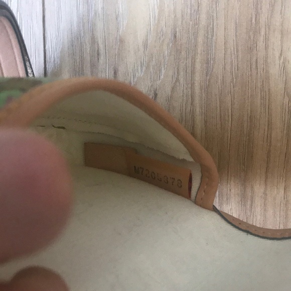 NWOT dooney and bourke disney wristlet - Picture 8 of 8